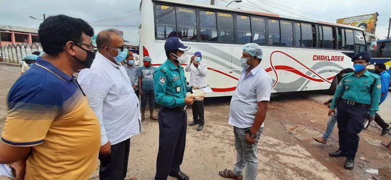 বরিশালে যানবাহনে চাঁদাবাজী বন্ধে কঠোর অবস্থানে বিএমপি পুলিশ